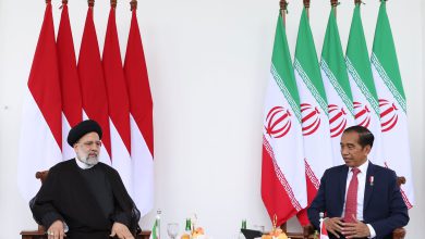 چرخش به شرق جهان اسلام و بازگشت به قلمرو زبان فارسی