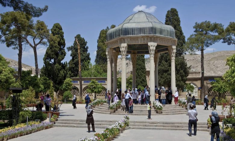 بررسی کارایی و اثربخشی طرح ها و برنامه ها و سیاست های کشور در راستای گردشگری و صنایع دستی